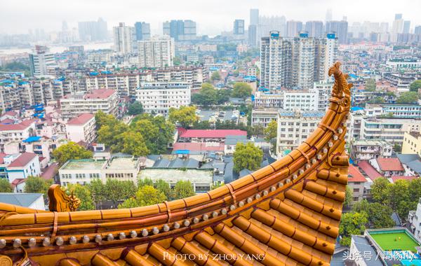 武汉专有的黄鹤楼,黄鹤楼是武汉著名的景点英文