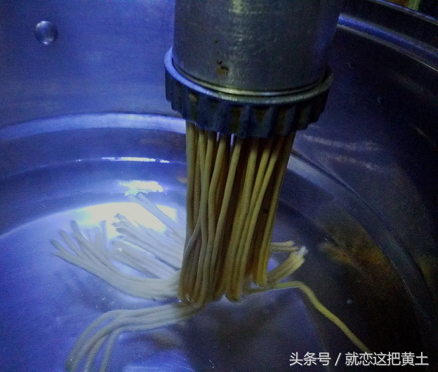 在家做饸饹面老是断怎么回事,荞麦面饸饹的正宗做法最佳比例