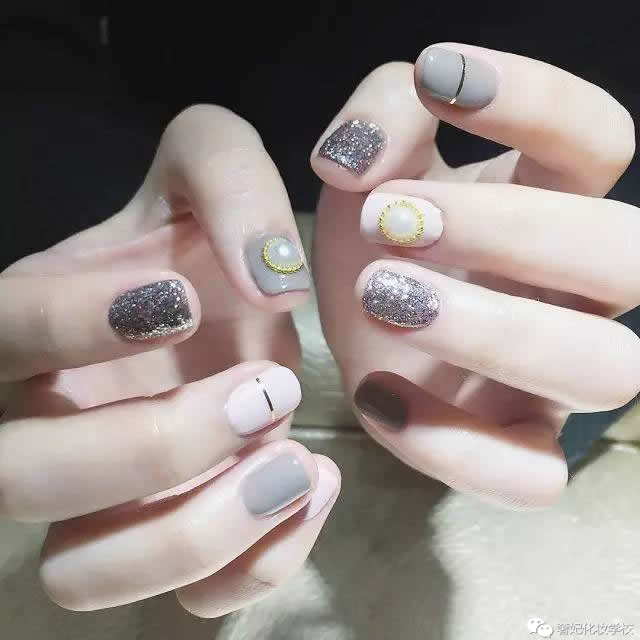 一不小心就让你怦然心动的：22款精致美甲