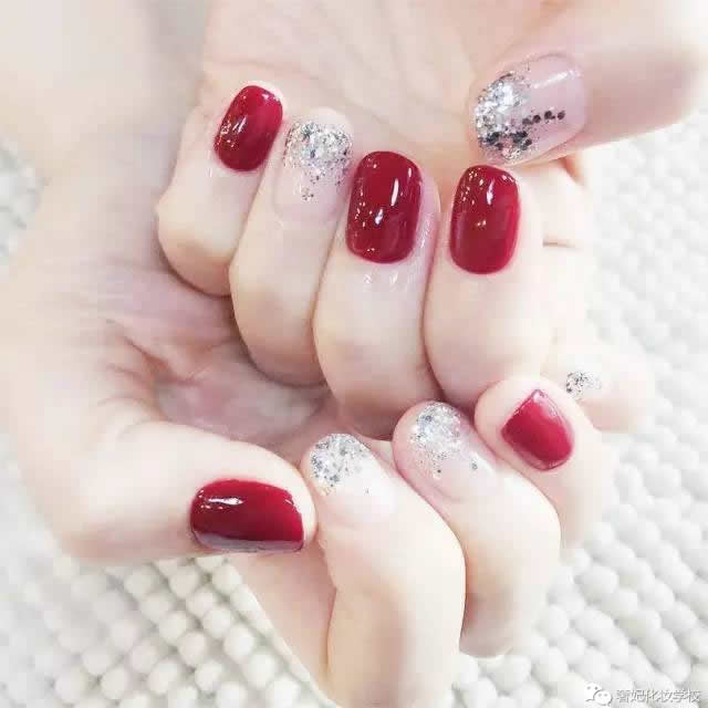 一不小心就让你怦然心动的：22款精致美甲