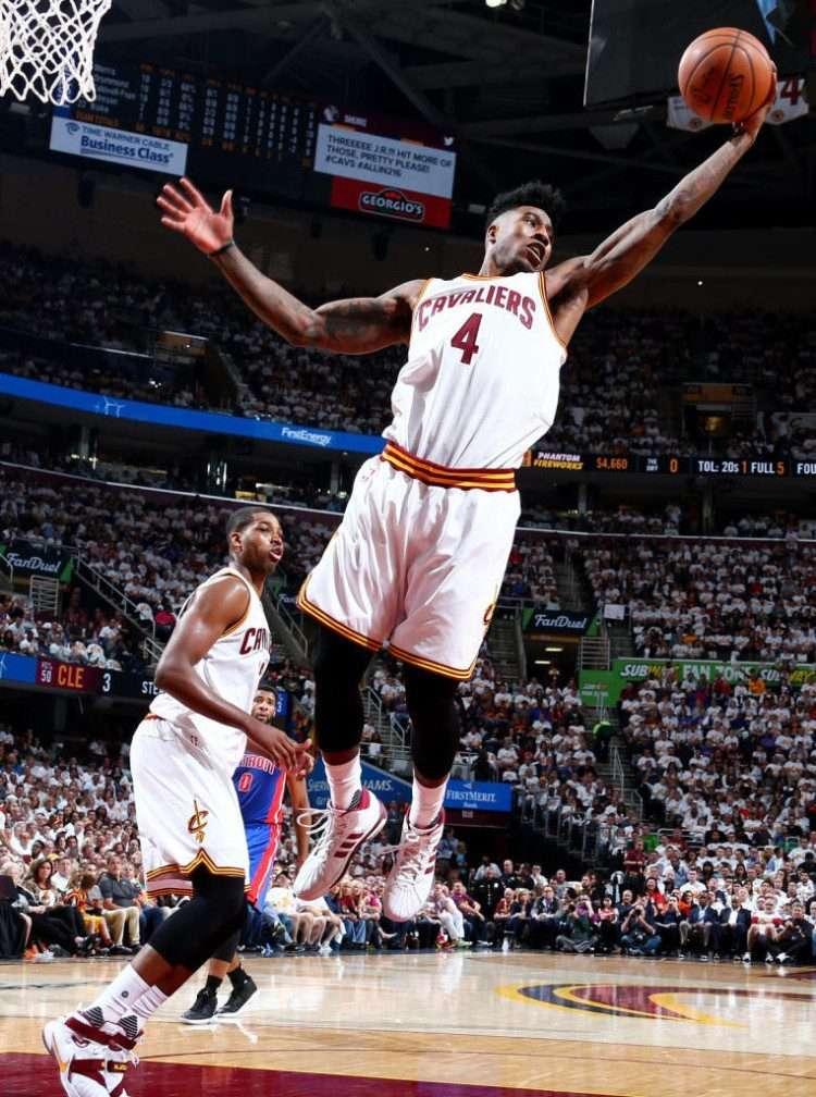 lbj战士12实战评测,lbj12对比13