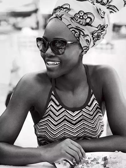 在《为奴十二载》里,来自非洲的她把这个角色演绎的淋漓尽致