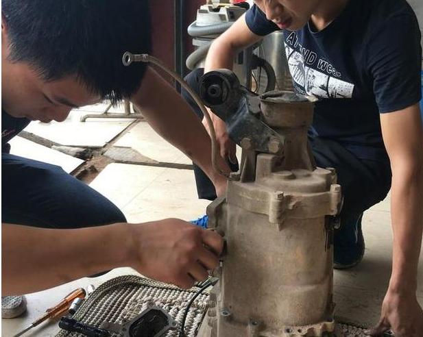 五菱车开了十年了是不是油耗很高,五菱车开久了换什么省油