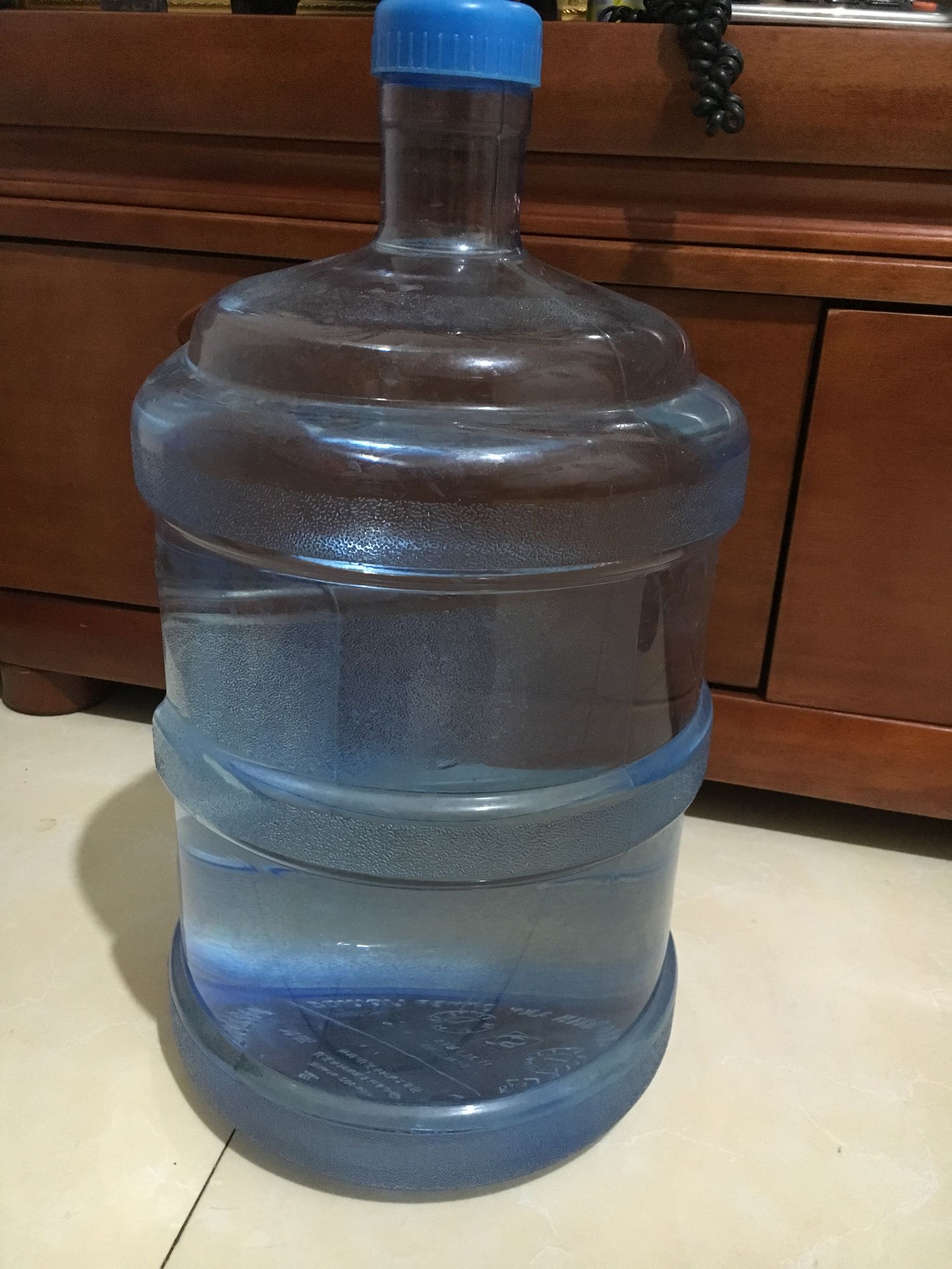 纯净水桶为什么会长青苔,纯净水桶内的青苔怎么处理