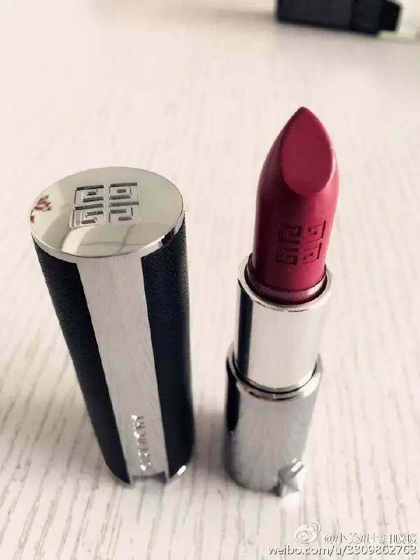 情人节送女人香水还是口红,情人节送口红代表什么意思