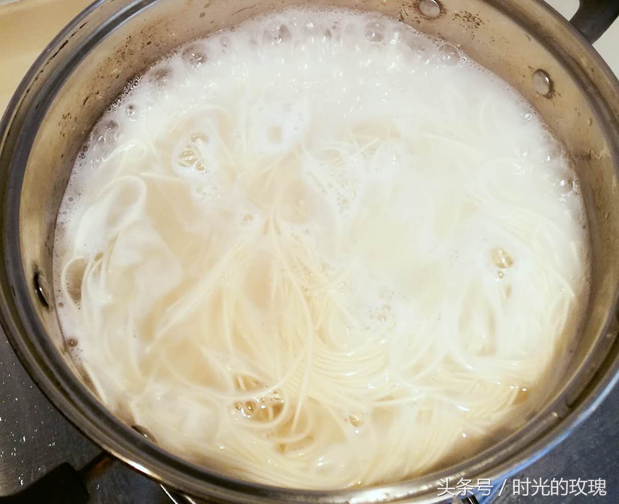 美食北方人,怎么用干挂面做蒸面条