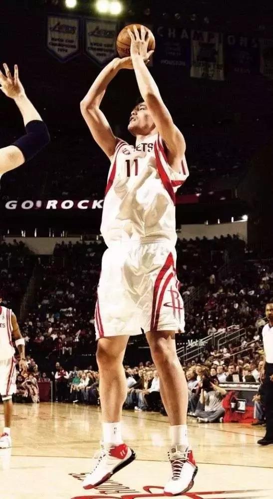 姚明在职业生涯穿过哪些球鞋,姚明球鞋回顾