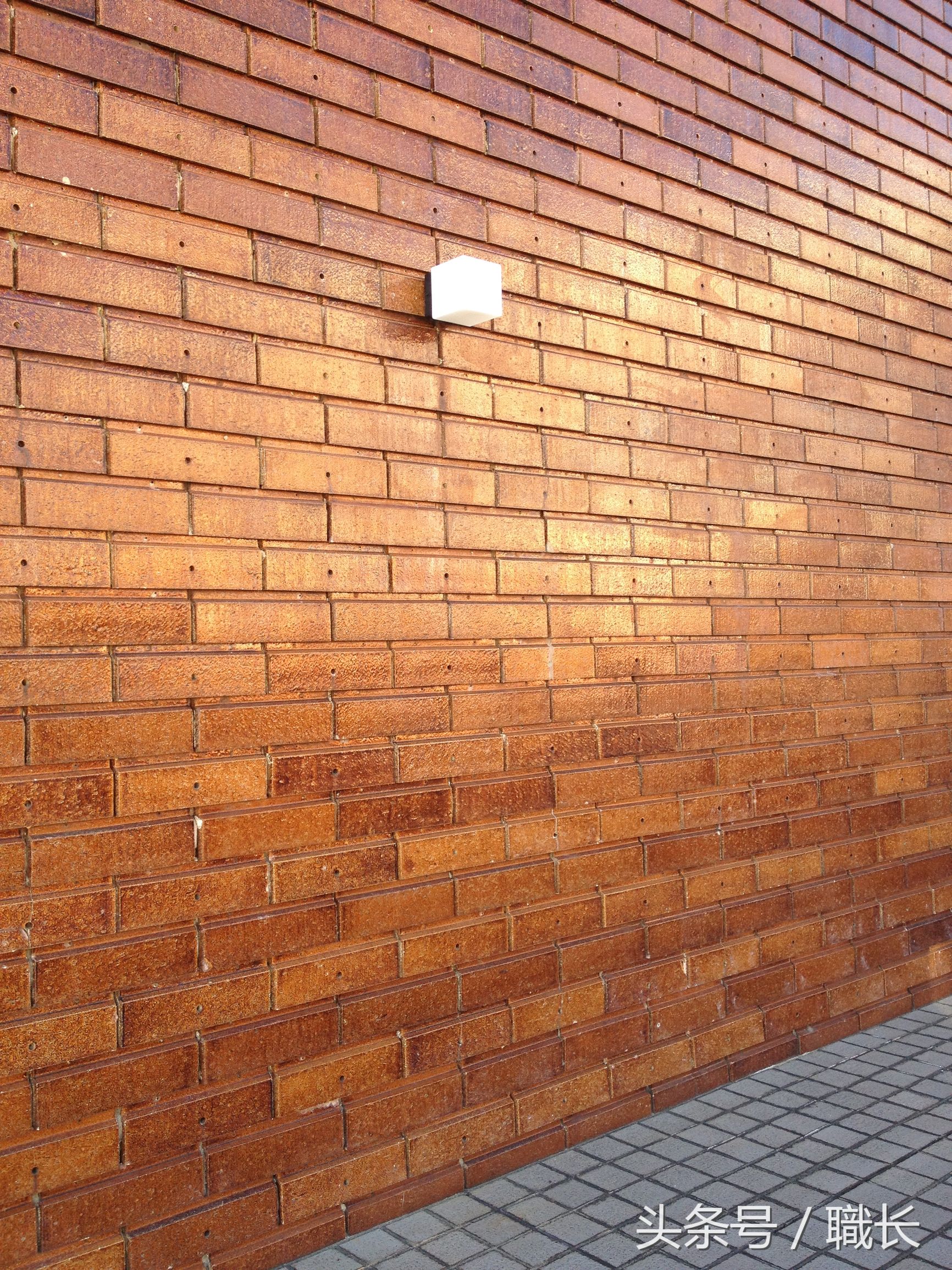 电工更换灯泡注意事项,电工暗线顶盒子坏了怎么换