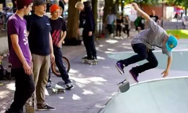 滑板必会的十个动作,滑板新手课堂