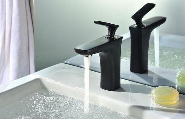 原来水龙头不仅有水还有光,水龙头滴水自己怎么修