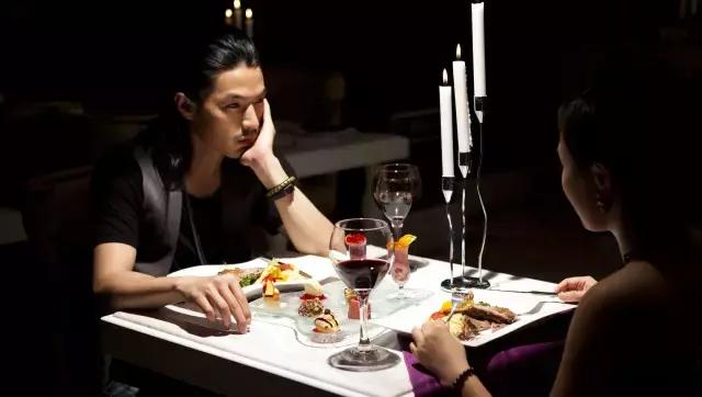 和他玩游戏都当作一场约会,和她玩游戏