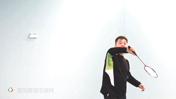 熊国宝羽毛球正确挥拍动作,羽毛球反手鞭打慢动作熊国宝