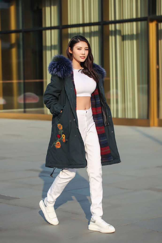 大嫂徐冬冬最新街拍,徐冬冬黑白羽绒服