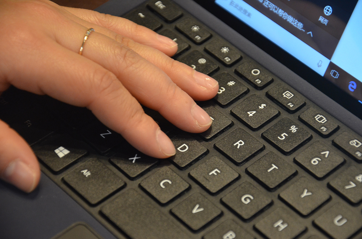 老款13寸windows超级本推荐,超级本跟二合一笔记本