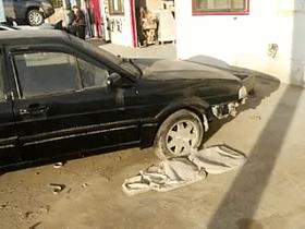 十条笑话：父亲一边吃排骨一边骂我连肉都不舍的给他买