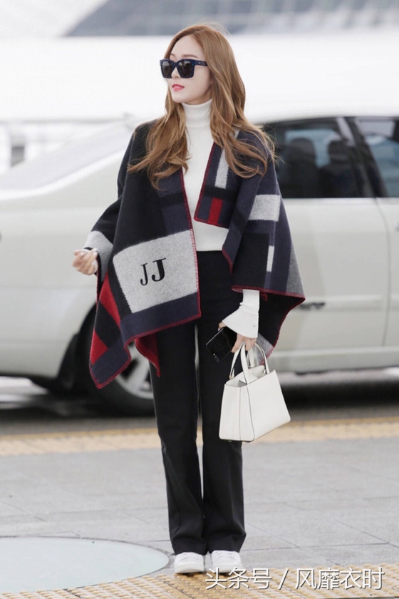 一年四季可以搭的披肩,超简单的减龄披肩