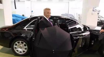 劳斯莱斯上一共有几把雨伞,劳斯莱斯的雨伞打开是什么样子