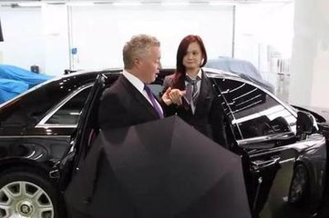 劳斯莱斯车里的一把伞值多少钱,劳斯莱斯车里面的伞是干什么的