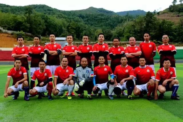 足球团结民众,足球架起人们沟通的桥梁