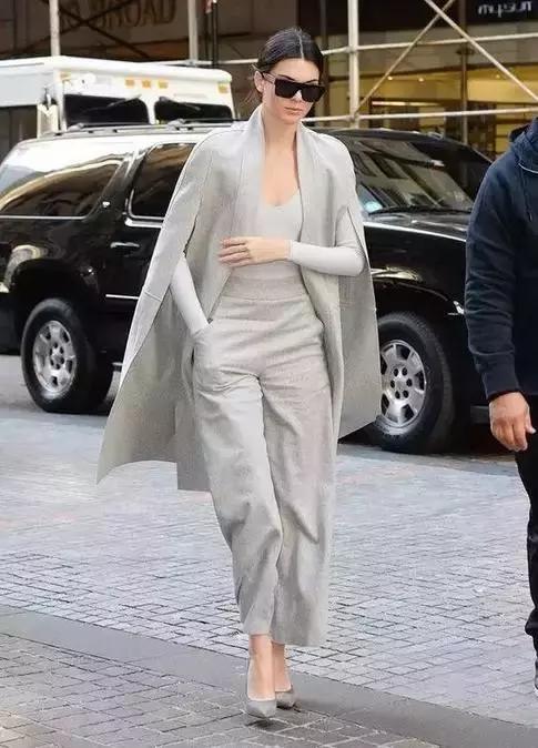 只要穿上带这个字母的衣服春节囤的肉都不用担心了