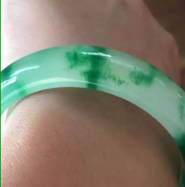 翡翠的abcd货的基本鉴定特征,如何鉴别b货翡翠和天然翡翠