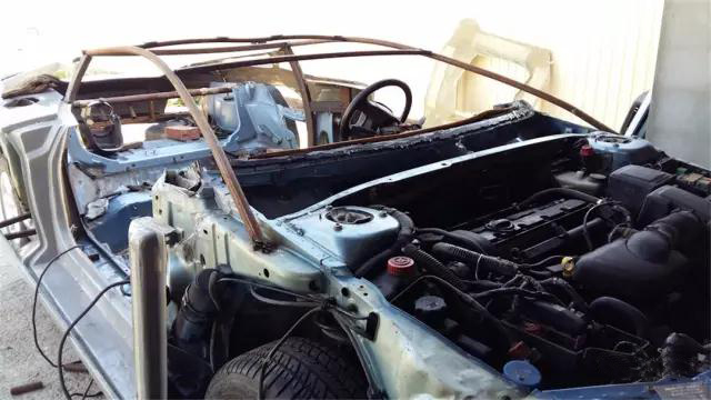 无敌了！穷小伙打烂标致406，改装成法拉利，*博兰**基尼