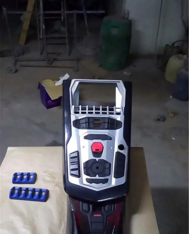 无敌了！穷小伙打烂标致406，改装成法拉利，*博兰**基尼