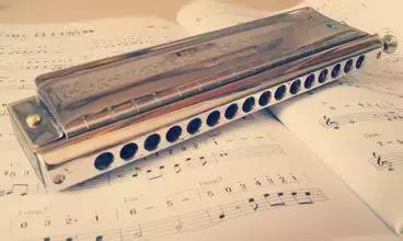 学习口琴入门视频教程,初学者学口琴比较适合用哪种
