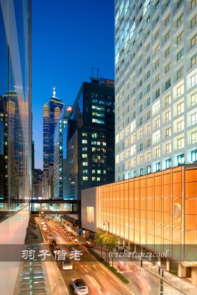 藏匿在繁华中环背后的丝丝暖意 (藏在繁华中环中的丝丝暖意)