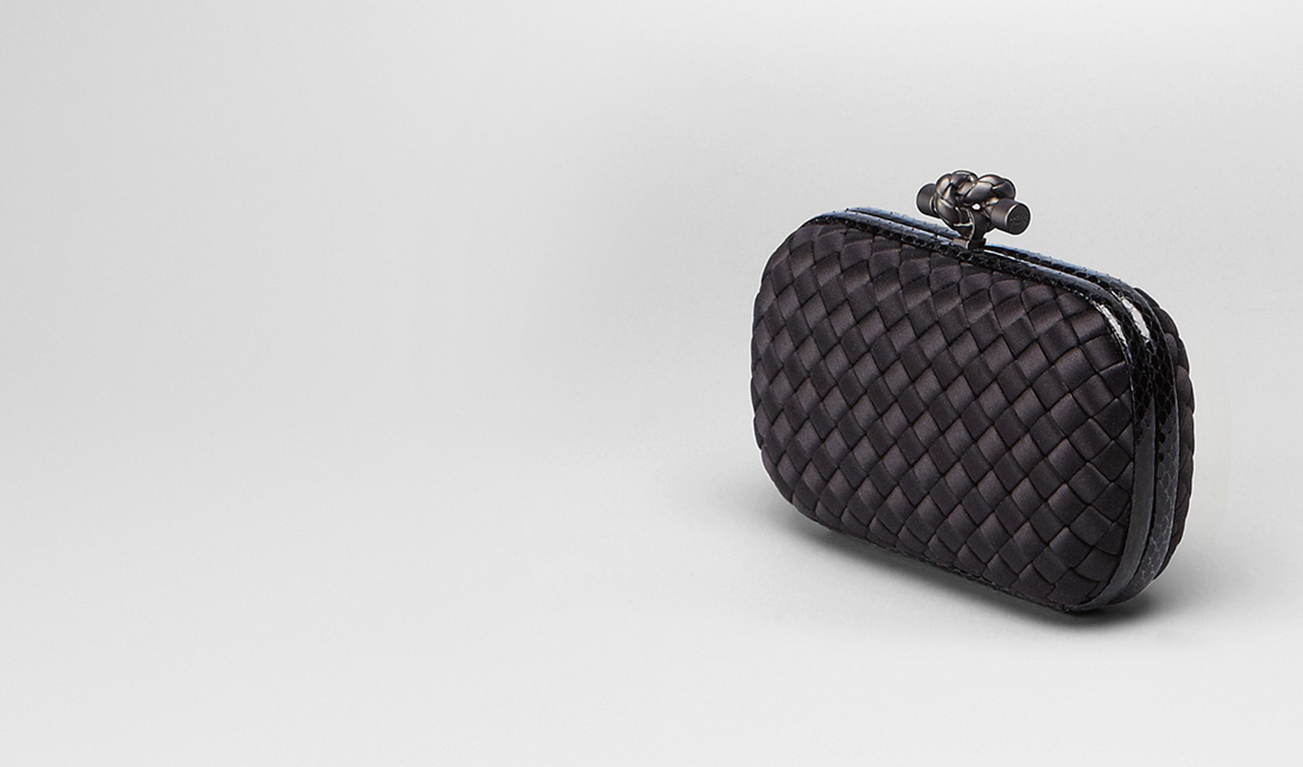 女人的经典包今年流行哪一款,现在流行的潮包