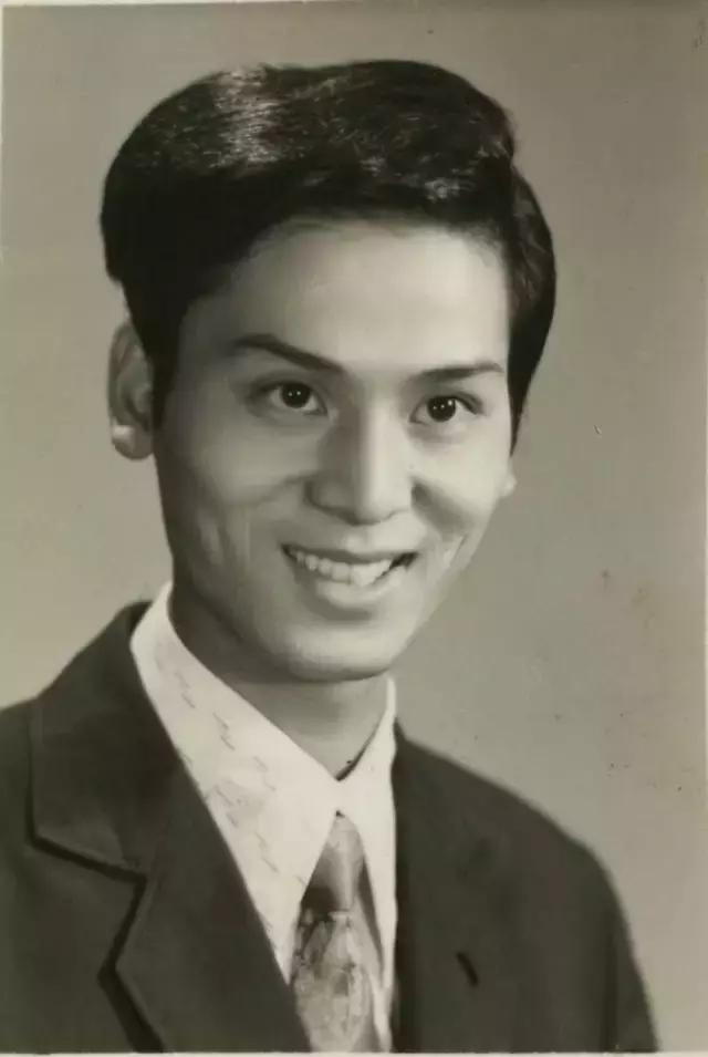 55岁的本帮“费玉清”,眼保健操音乐竟也能让他听得如痴如醉