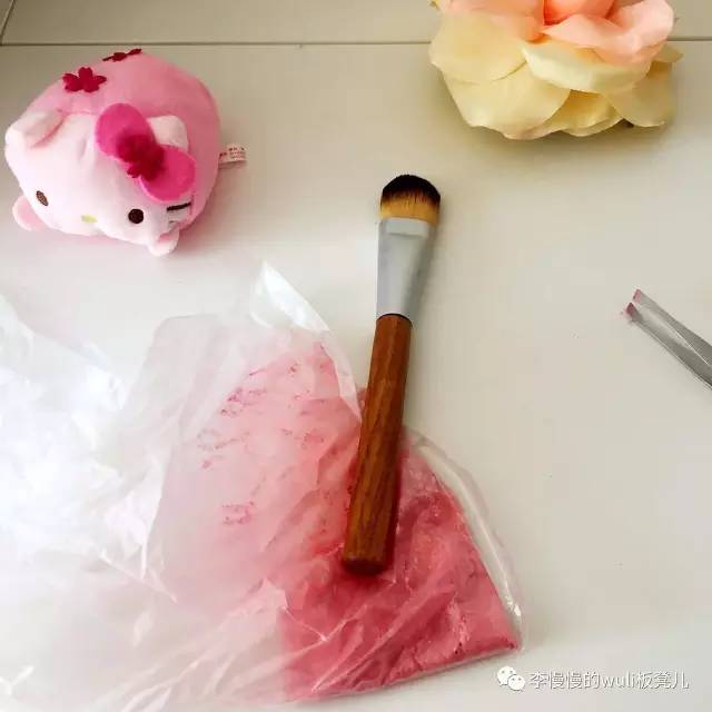 兰蔻玫瑰高光抢不到,我自己做了个花瓣腮红过过瘾