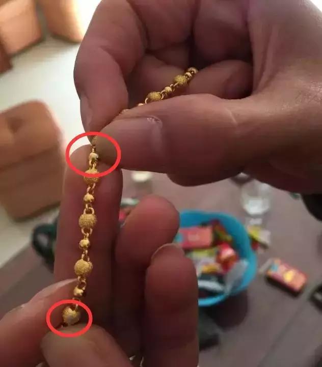 黄岛麦凯乐买的周大福金链子“掉漆褪色”,网友评论炸了