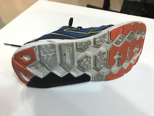 跑步鞋补底,鞋后跟外侧磨损怎么补鞋