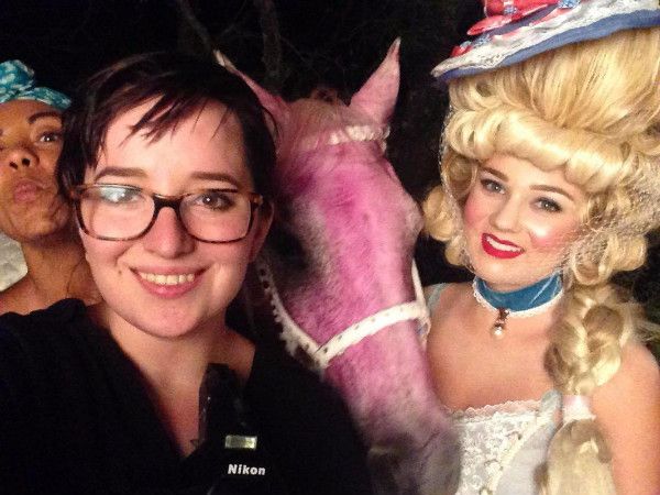 三个一无所有的女人，用以物换物和手工制作的方式再造绝代艳后！