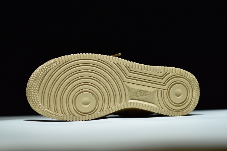 把握早春混搭新意，简简单单运动鞋也能“搞事情”