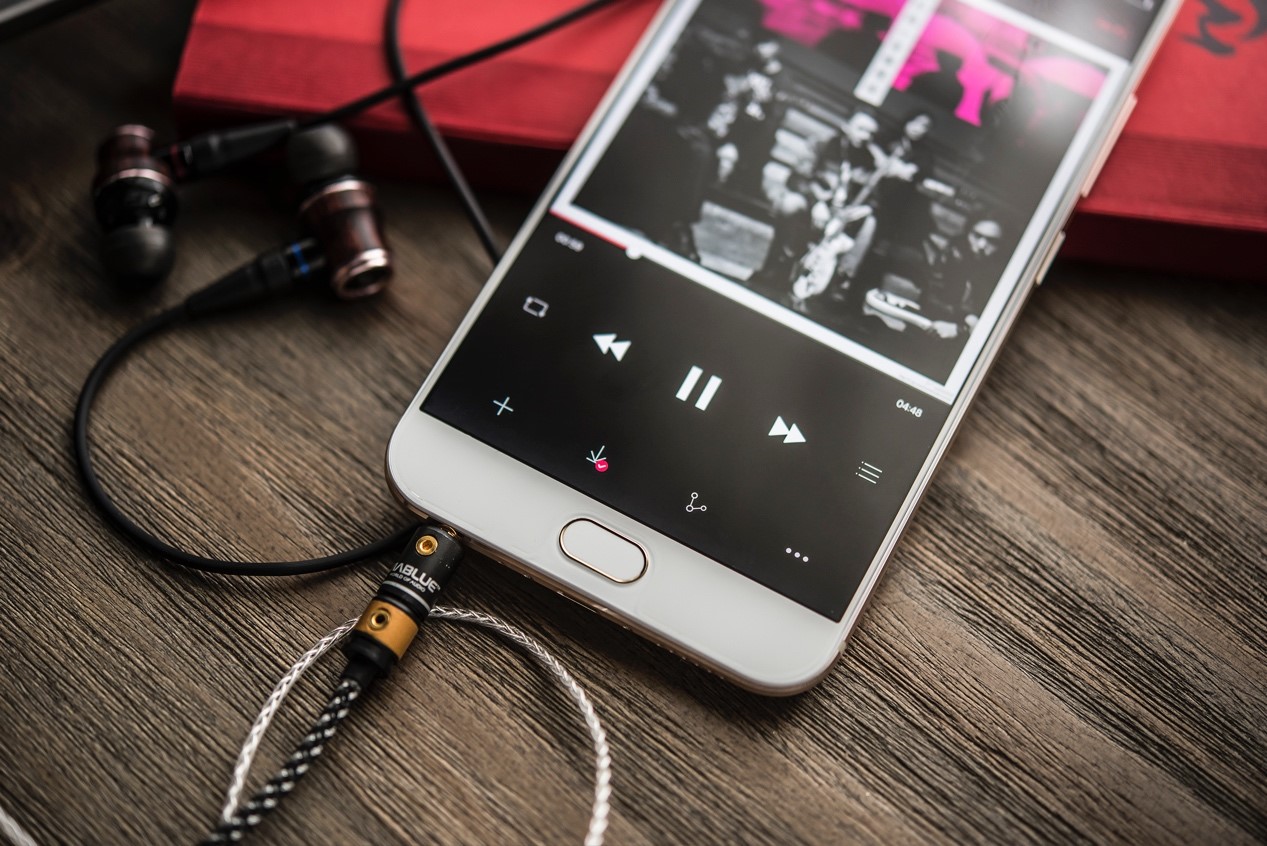 追求高品质高质量,追求音质买蓝牙还是有线