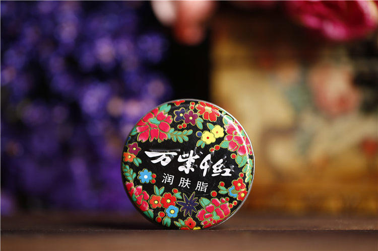 天津曾依靠它让天下女人着魔，“万紫千红”藏在一个小铁盒