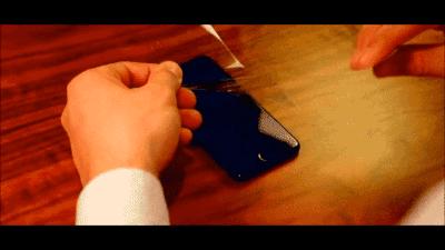 几滴“神液”让手机穿上铁布衫，锤子也砸不碎屏幕