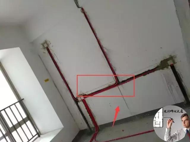 楼顶瓷粉开裂会不会是楼板问题,墙面瓷粉不规则开裂是什么原因