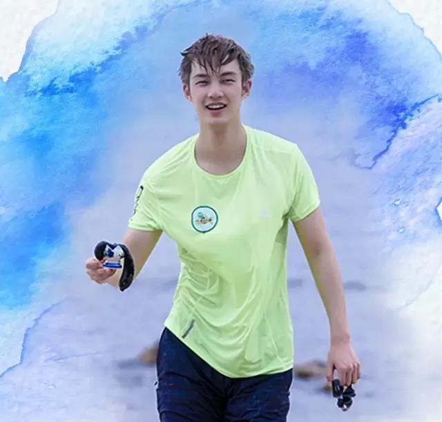 董力说对阿拉蕾一见钟情,阿拉蕾回忆董力当初说的话