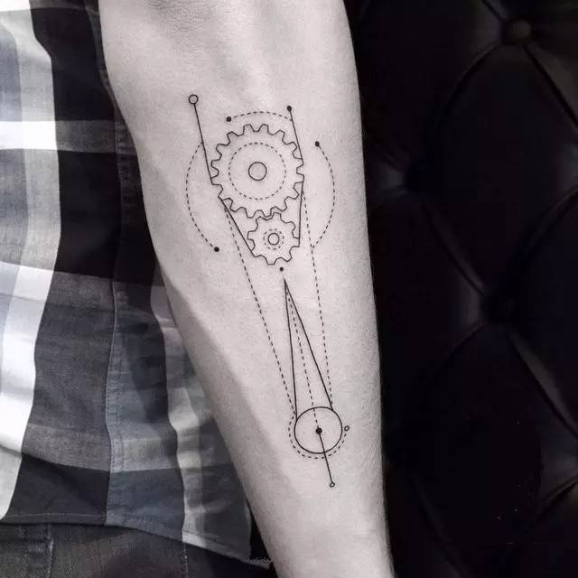 “谁再说纹身是纯装X无意义，我就让老公们去怼住他的嘴”