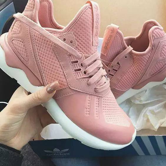 粉色大牌鞋子推荐,情侣鞋潮鞋品牌推荐