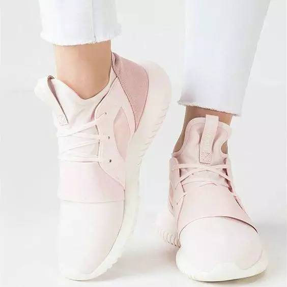 粉色大牌鞋子推荐,情侣鞋潮鞋品牌推荐