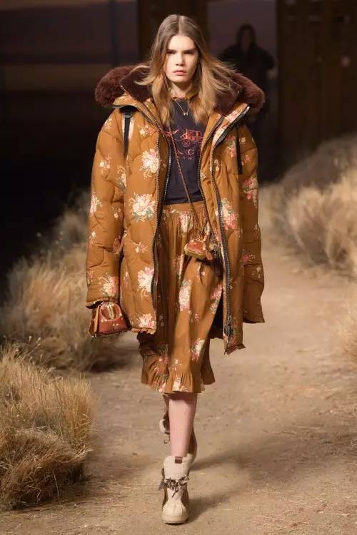 我哭,又跟着阿Sa、吴建豪、Selena 种草了Coach的2017秋冬系列