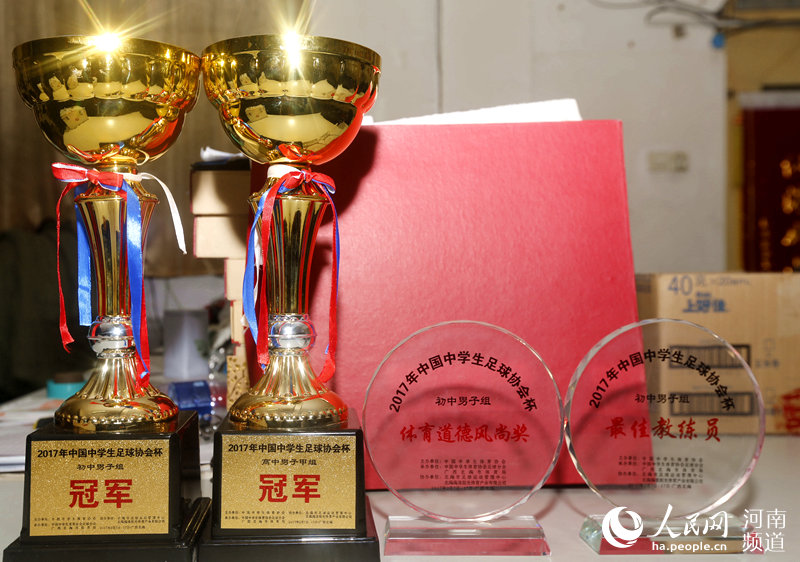 学霸多足球也玩转河南省实验中学夺全国双冠