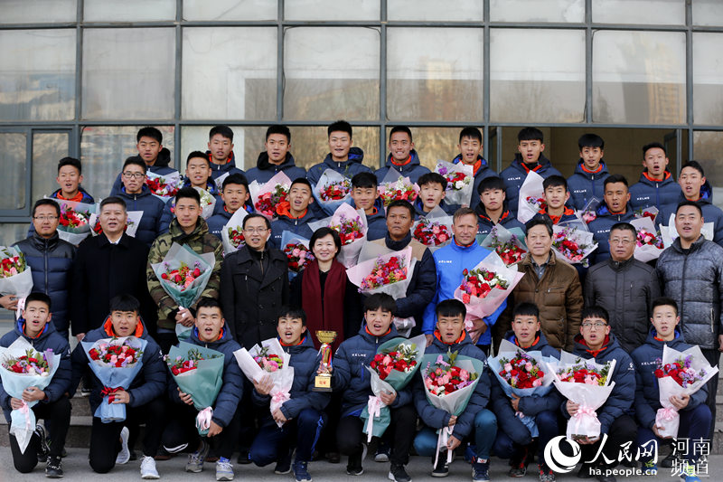 学霸多足球也玩转河南省实验中学夺全国双冠