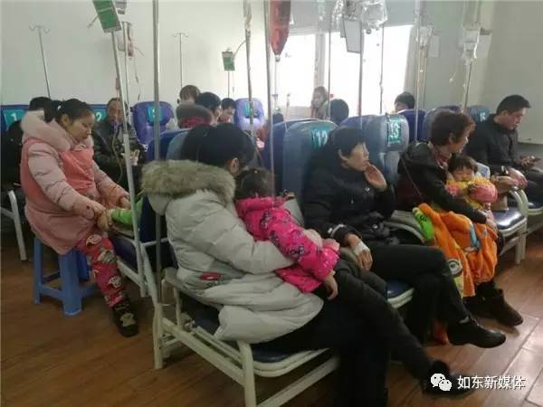 一岁多宝宝突然呕吐腹泻怎么回事,澄潭幼儿园小孩拉肚子呕吐