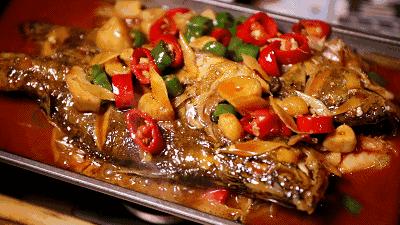 过期的洗发露扔了可惜能干什么用,过期的洗发水可以干嘛用啊