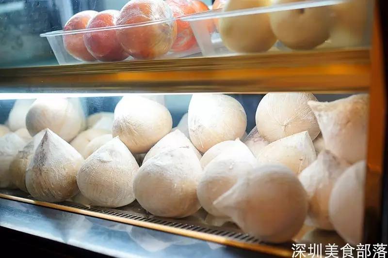 还在2月，已经有一大波人穿着毛衣排队吃冰了……